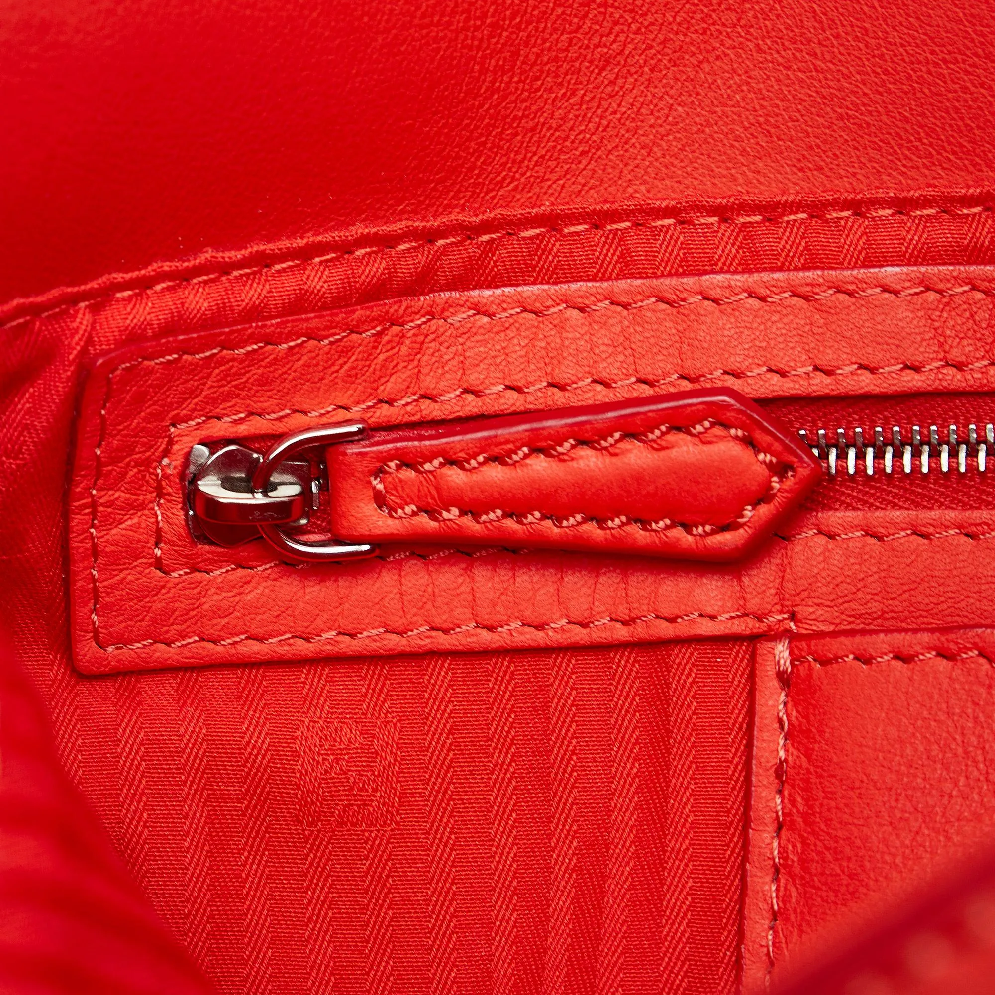 Fendi Convertible Leather Baguette (SHG-PboSvc)