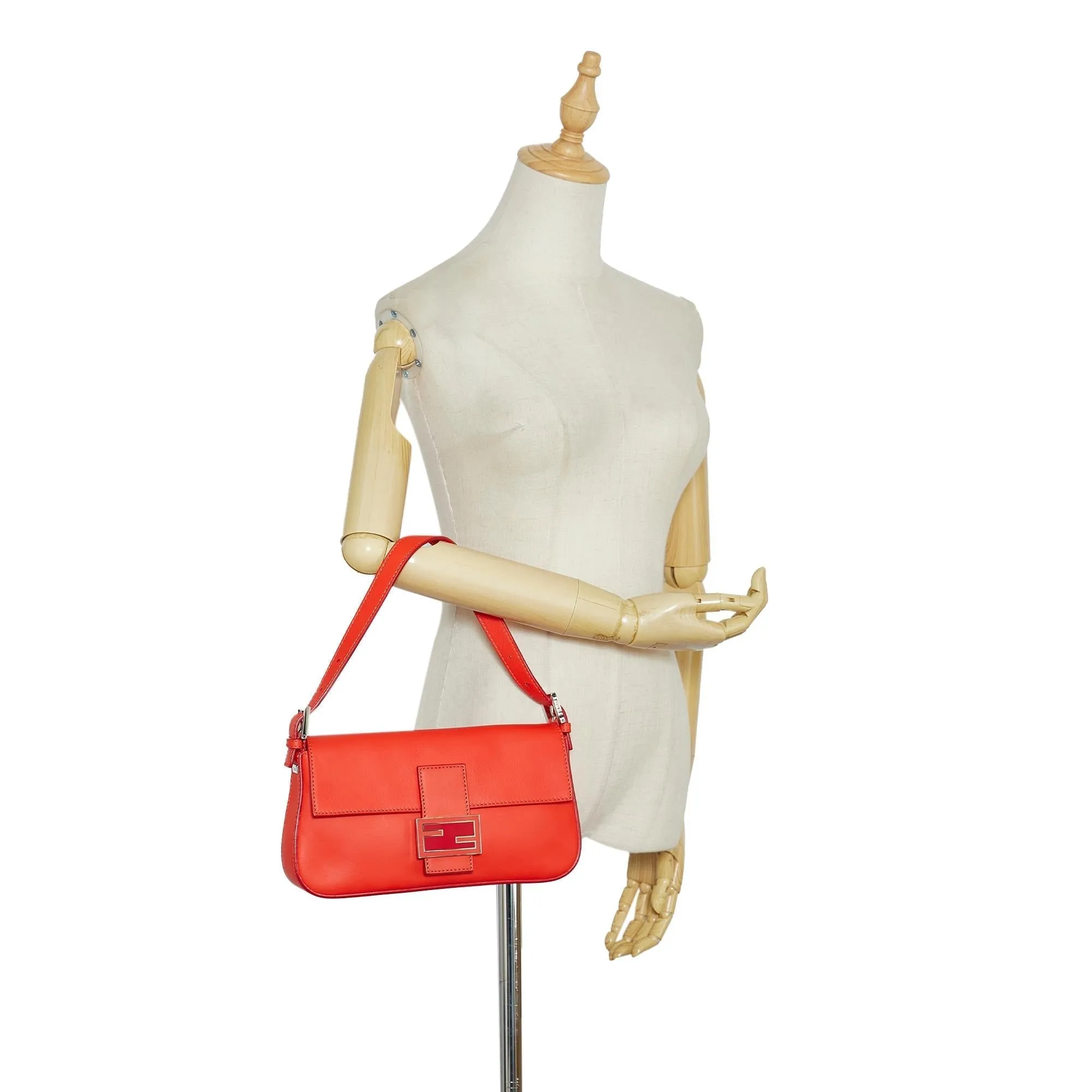 Fendi Convertible Leather Baguette (SHG-PboSvc)