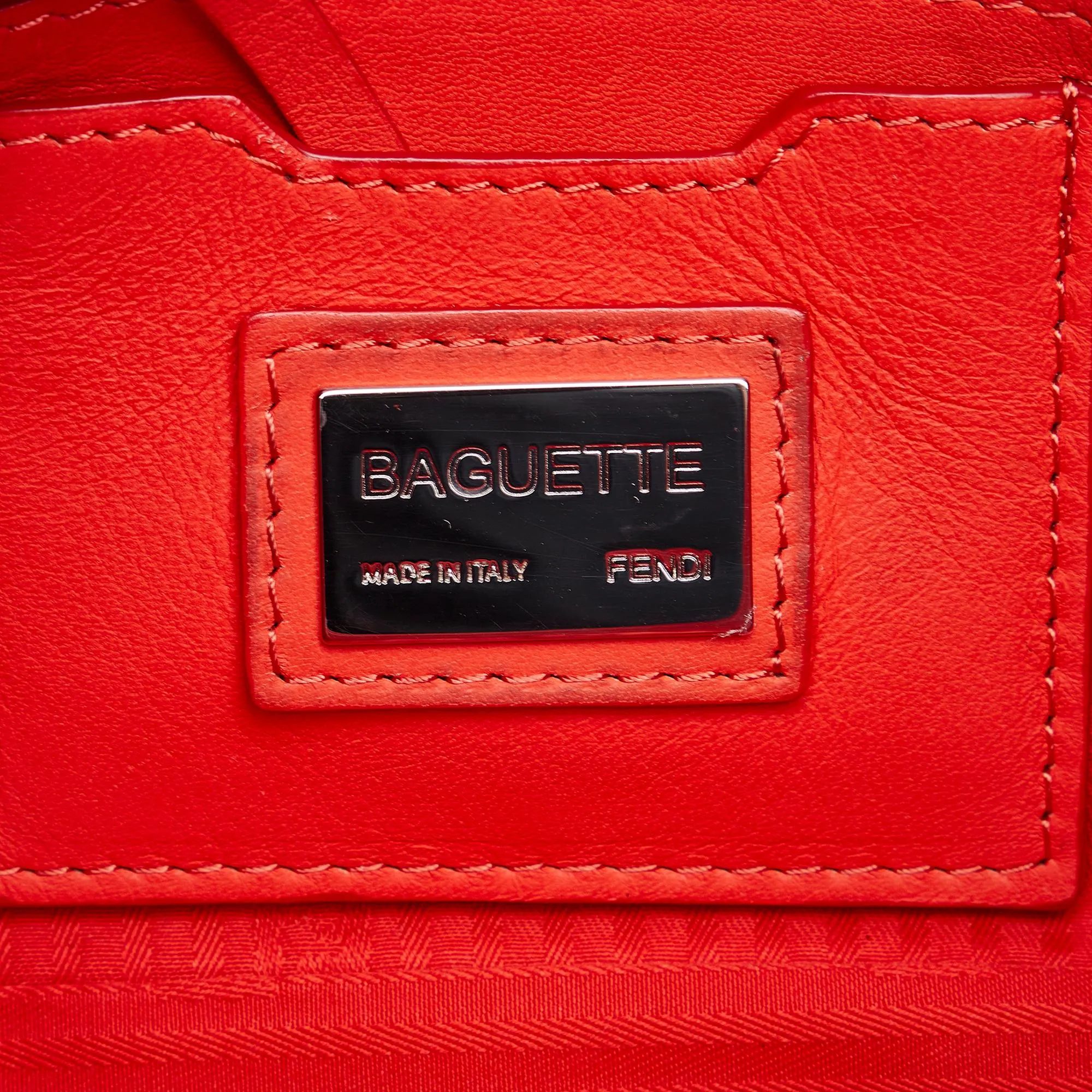 Fendi Convertible Leather Baguette (SHG-PboSvc)