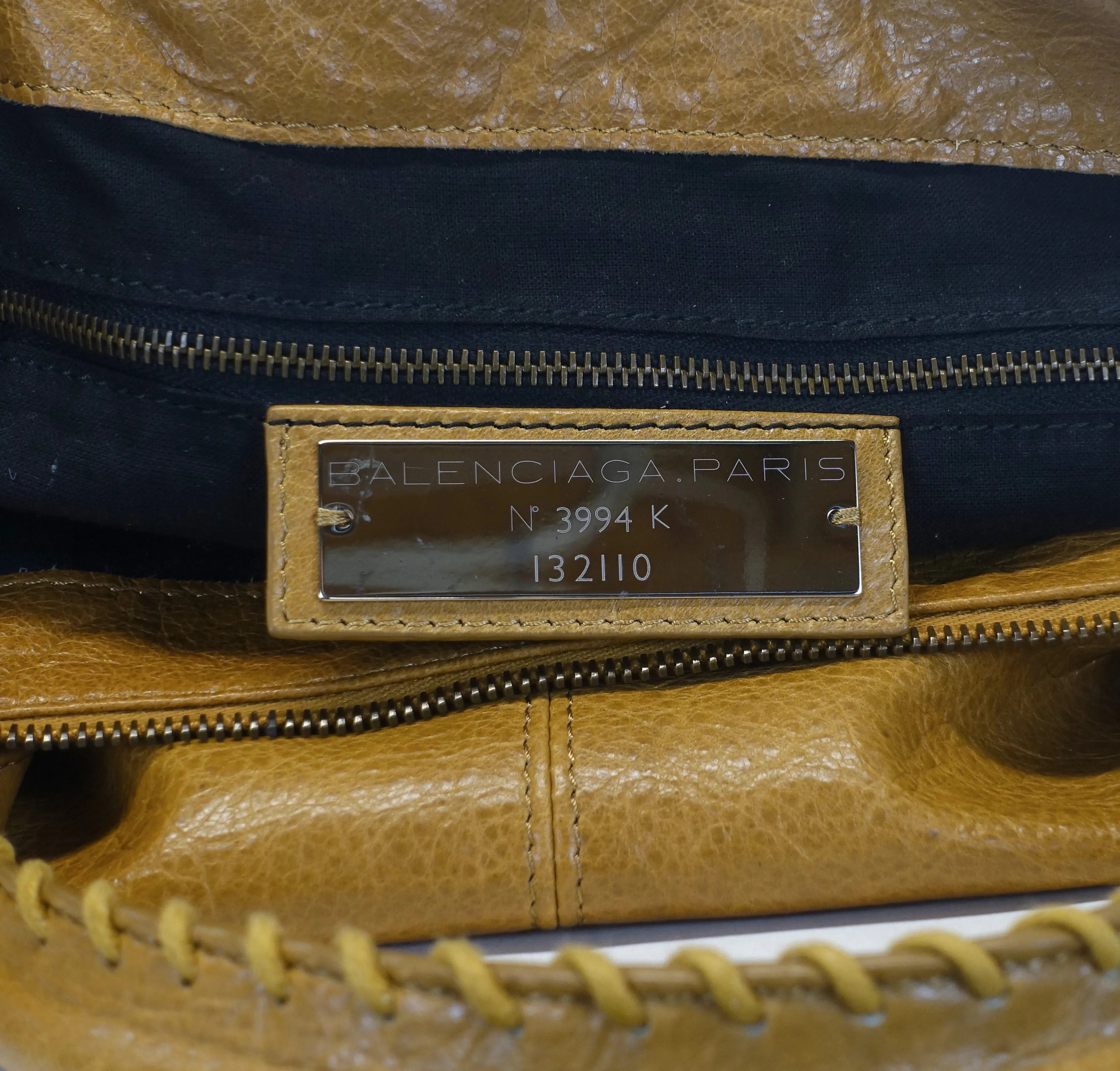 Giant 12 Agneau Leather City Bag